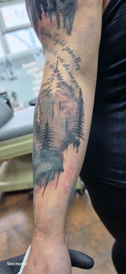 Nachher: Wald und Bäume des Cover-Up-Sleeves am Unterarm